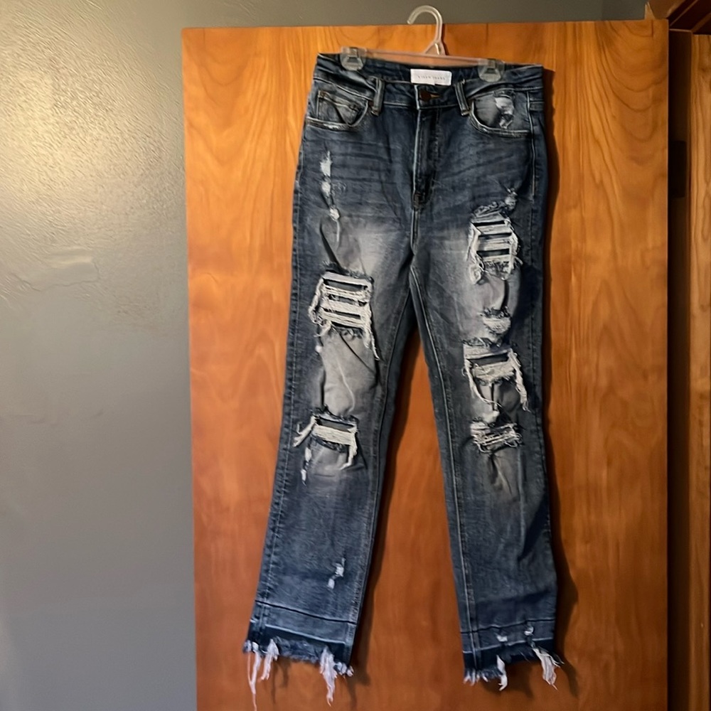 Risen  straight Leg  size 28  Distressed